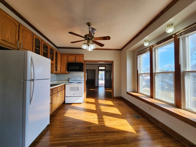 Building Photo - 1008 Vine St