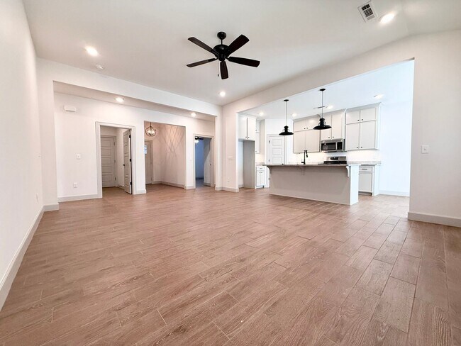 Foto del edificio - 1049 Parker Ln