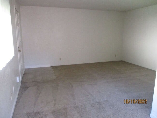 Building Photo - 3140