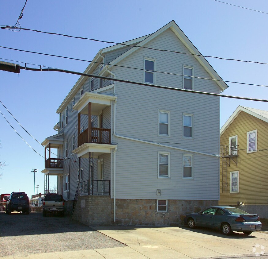 Primary Photo - 52-54 Kilburn St