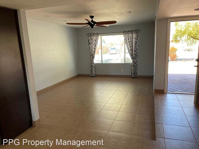 Building Photo - 5 br, 2 bath House - 4409 E Grandview Rd