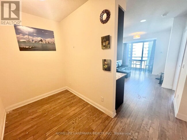 Photo du bâtiment - 18 Graydon Hall Dr