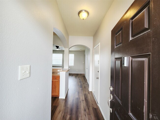 Foto del edificio - 4075 Mossy Spring Ln