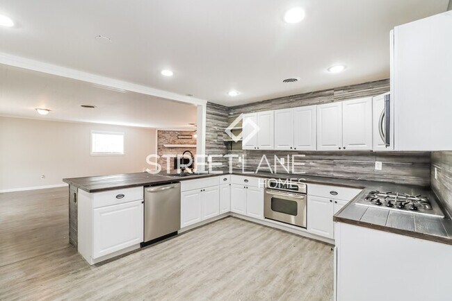 Building Photo - Charming 3 Bedroom 1.5 Bath Home