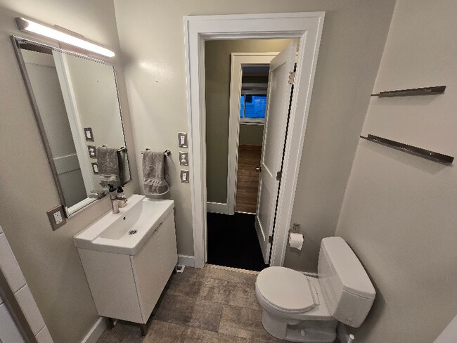 Foto del edificio - 1019 Widdicomb Ave NW