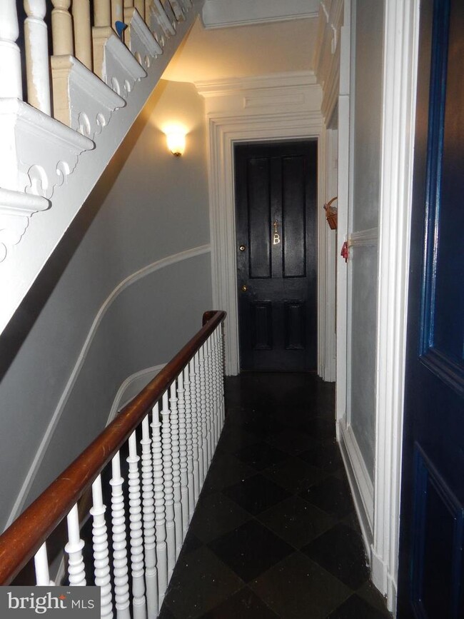 Building Photo - 24 E Mt Vernon Pl