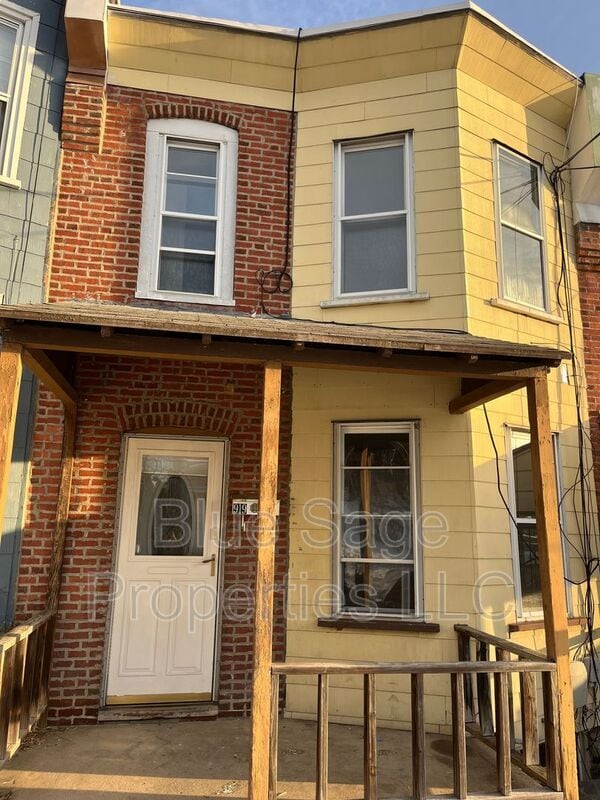 Foto del edificio - 919 Lawrence Ave