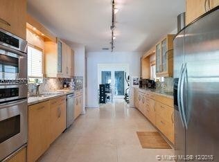 Foto del edificio - 2410 N Shore Terrace