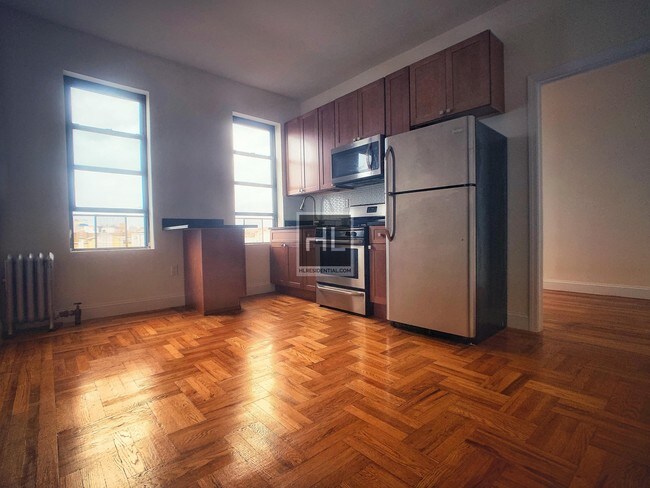 Foto del edificio - 2 BEDROOM/ ASTORIA /34 STREET