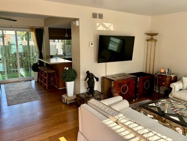 Foto del edificio - 37579 Charter Oaks Blvd