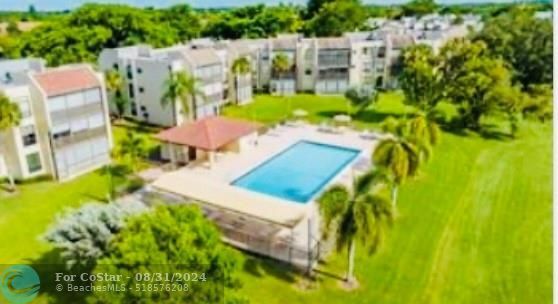 Foto del edificio - 6301 N University Dr