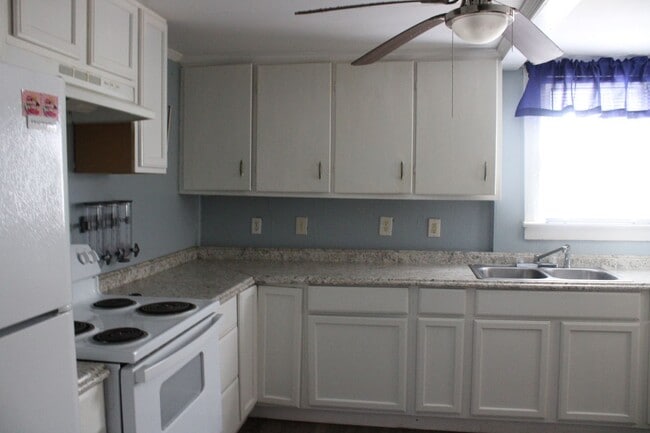 Building Photo - 516 Winstead St N