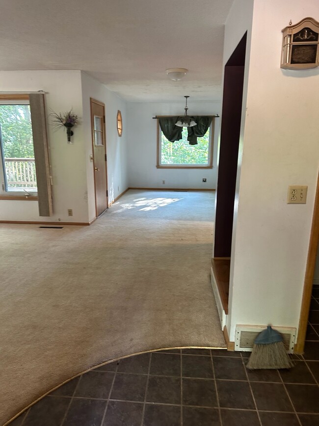 Dining Room - 521 Capitol Dr