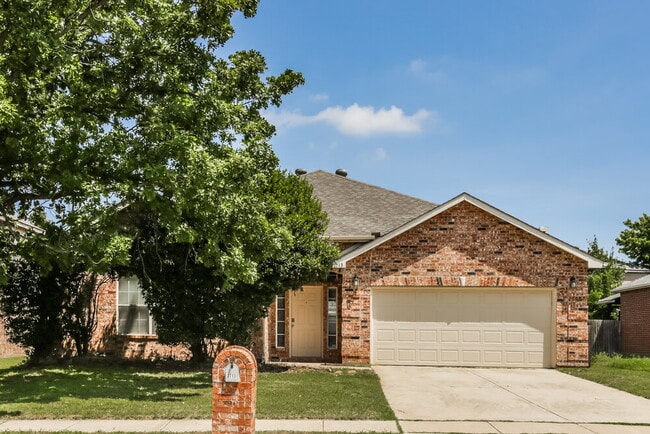 Building Photo - 2713 Meadowview Dr