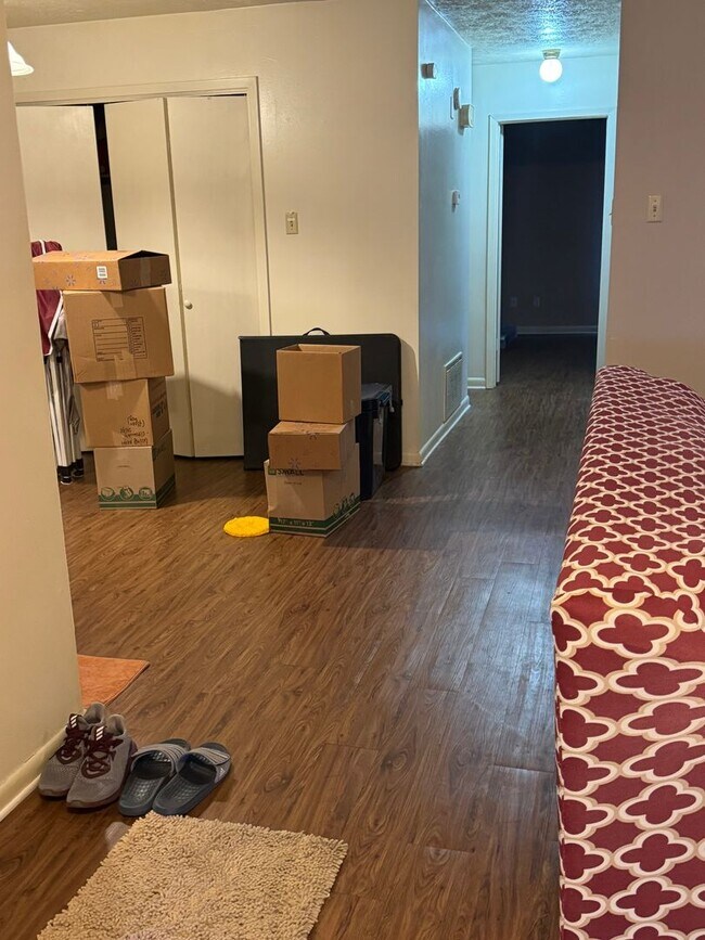 Foto del edificio - SUBLEASE AVAILABLE DECEMBER 1st Cute 2 bed...