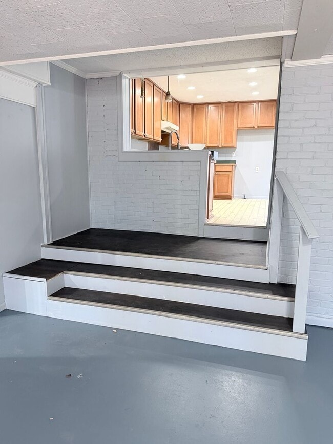 Building Photo - 3009 Cabot St