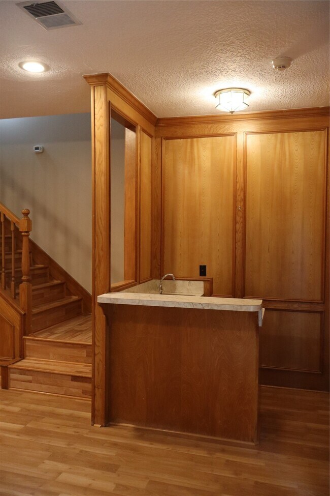 Foto del edificio - 6315 Seegers Trail Dr