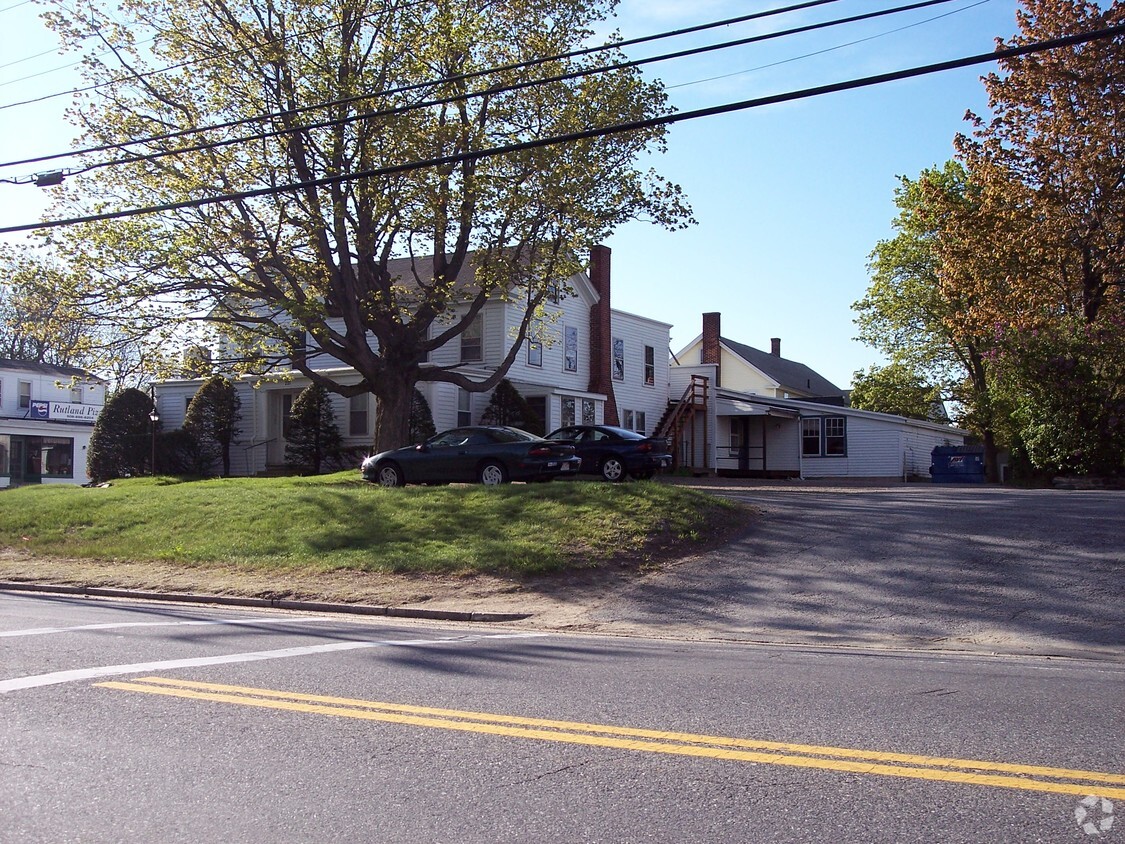 Building Photo - 231 Main St