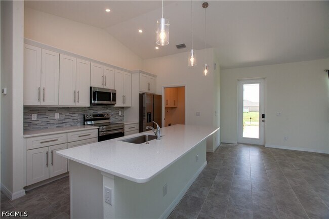 Building Photo - 2102 NW 6th Pl
