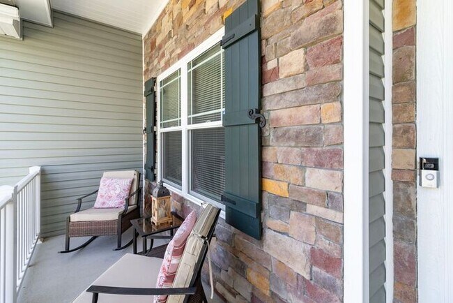Building Photo - Beautiful 3 Bedroom 2 Bath Ranch