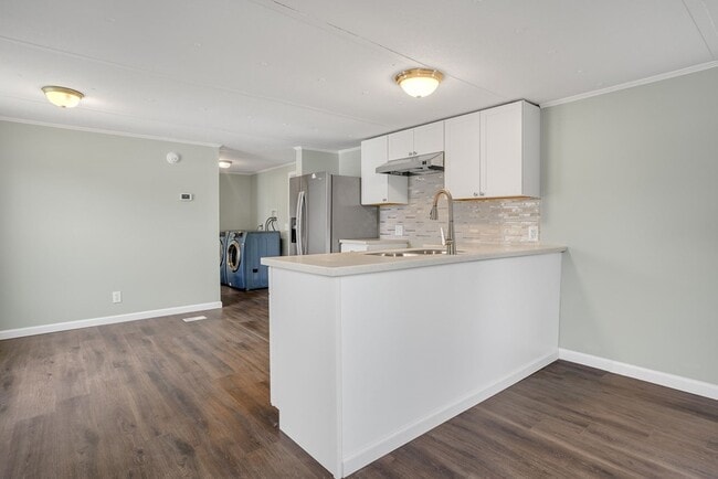 Building Photo - 6266 Magnolia Dr