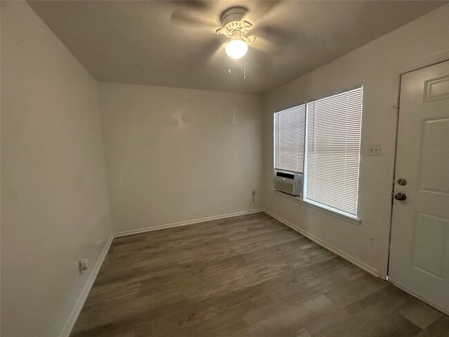 Building Photo - 515 Margil St