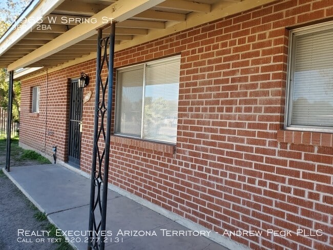 Building Photo - Grant & Silverbell Rd 3/1.5 with A/C