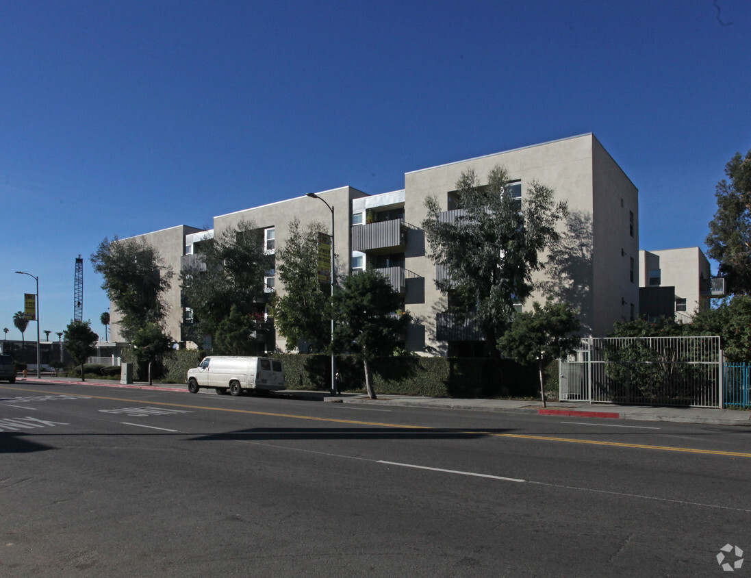 Building Photo - Harold Way Apartments