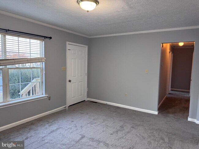 Foto del edificio - 121 Hampton Ct