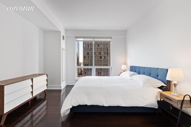 Building Photo - 350 W 42nd St