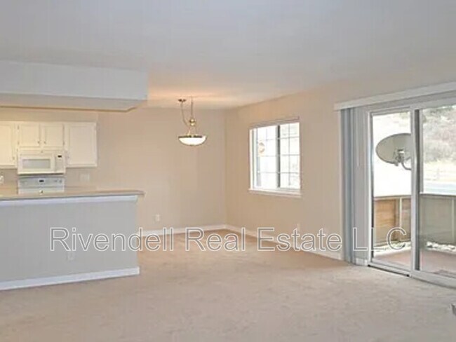 Foto del edificio - 765 Canyon Dr