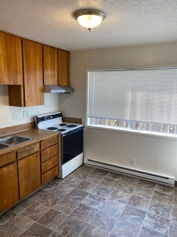 Building Photo - 550 SW Levens St