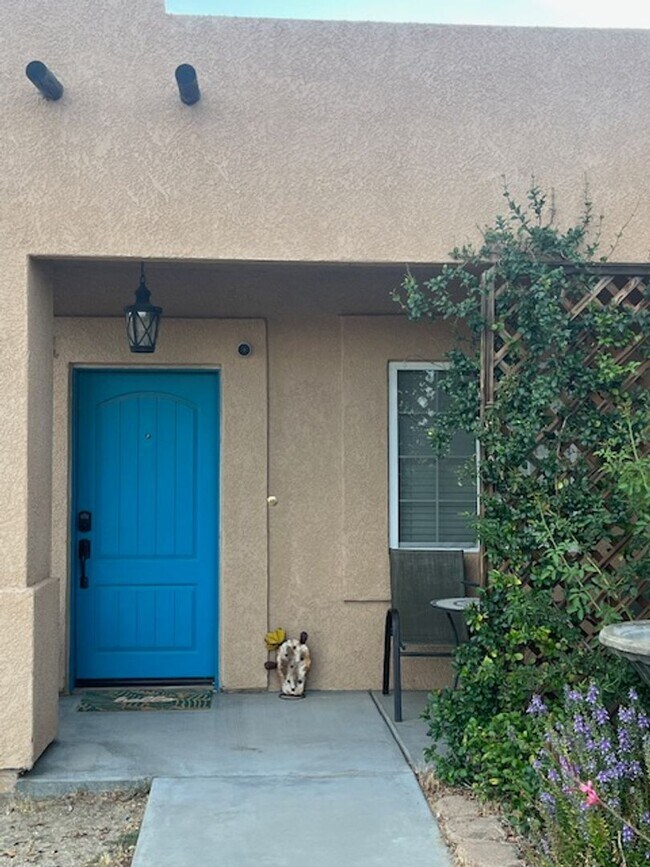 Building Photo - 11462 Manana Dr