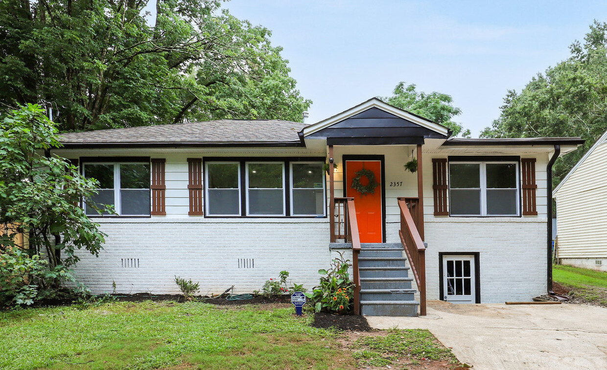 Primary Photo - 2357 Carey Dr SE