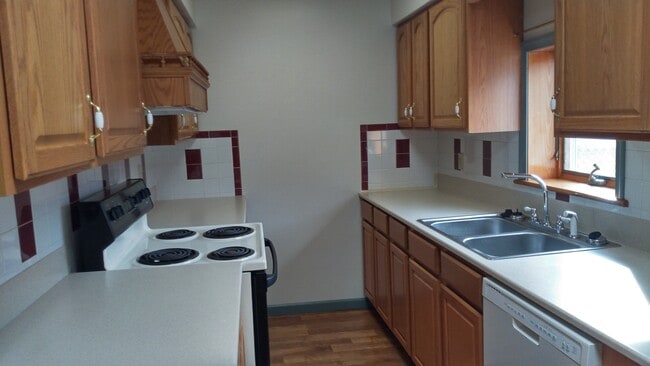 kitchen - 150 Leonard St