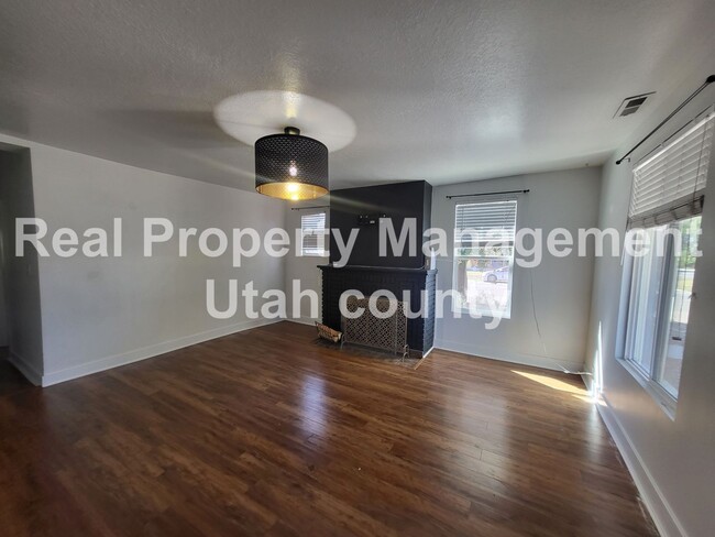 Building Photo - Pet Friendly Home in Provo