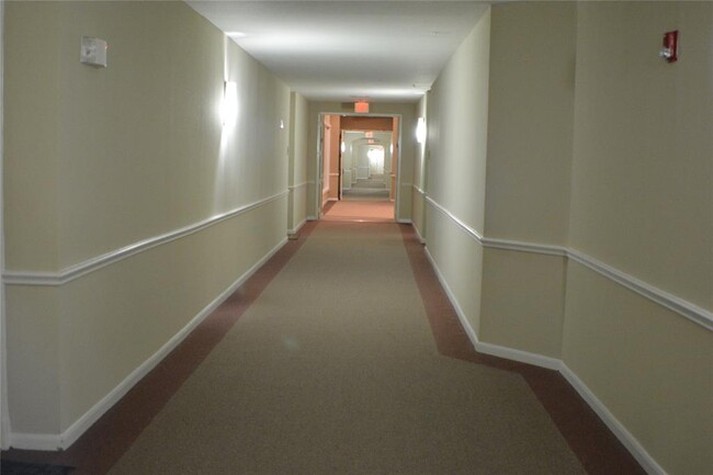 Building Photo - 7575 Kirby Dr