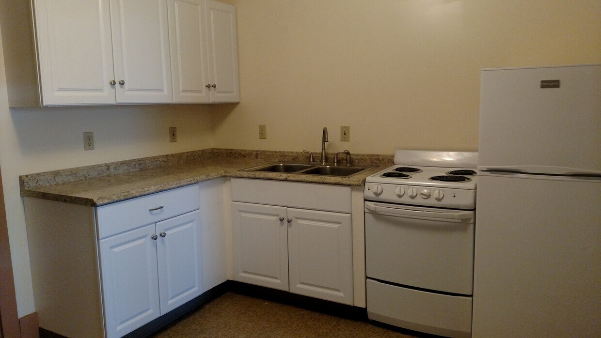 20 N Main St Unit 2, Washington, PA 15301 Room for Rent in Washington