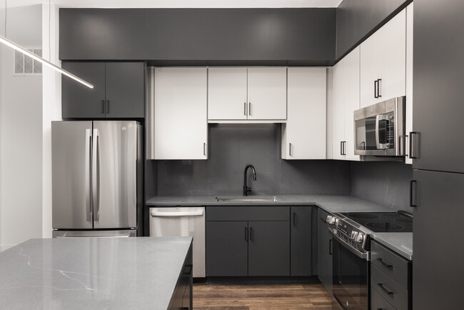 Building Photo - Dorian