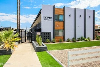 Building Photo - 3219 E Earll Dr