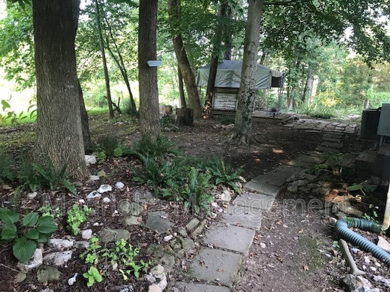 Foto principal - 623 Dr Parrott Rd