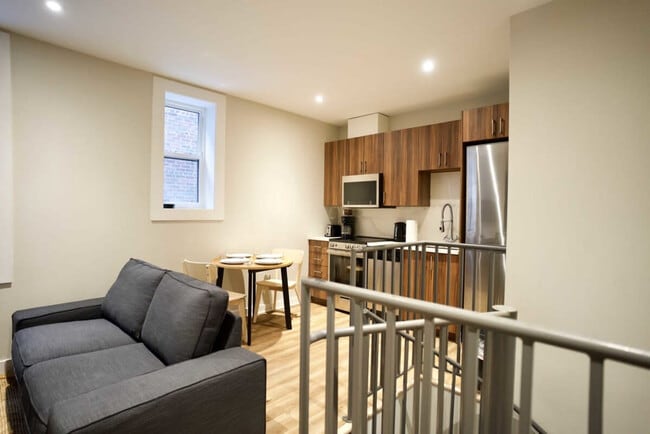 Building Photo - 3536 Rue Durocher