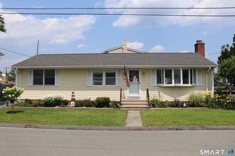 Building Photo - 14 Leeway Dr