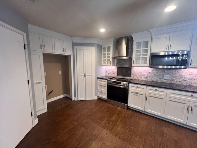 Building Photo - Hutto Parke - Minutes to Kahari Resort & A...