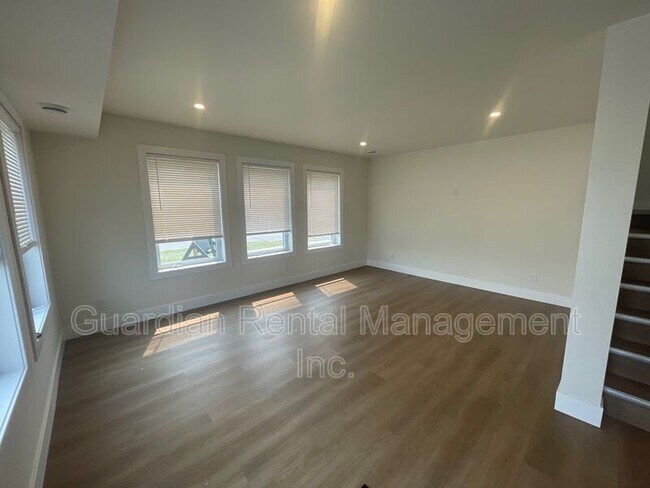 Photo du bâtiment - 1101 Frederica St W