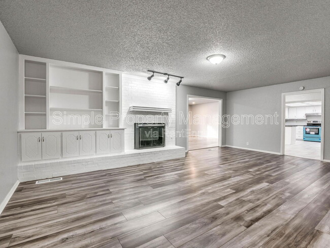 Building Photo - 101 E Platt Dr