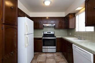 Building Photo - 2065 Diamond St