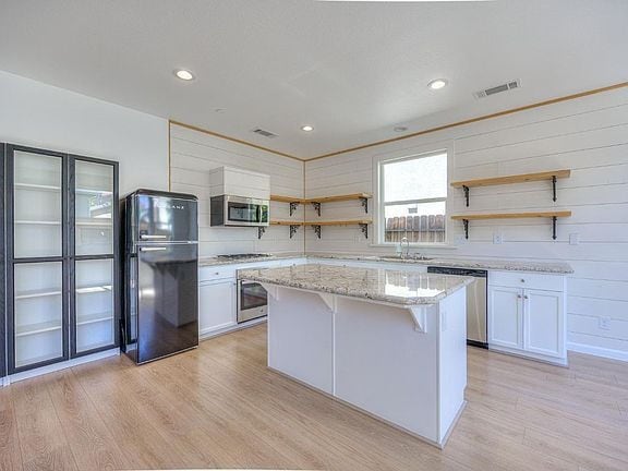 Foto del edificio - Clean and Spacious 3 Bedroom 2.5 Bathroom Home