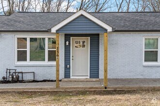 Building Photo - 136 W Rossview Rd