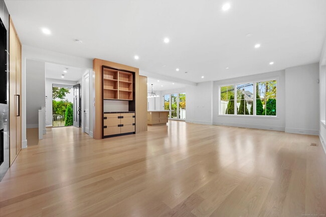 Foto del edificio - 191 Field Point Rd